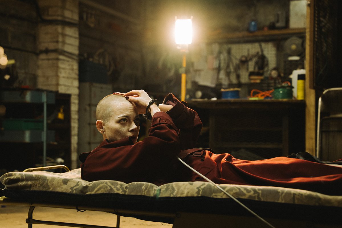 Universal_Spain's tweet image. “Una deslumbrante Emma Stone” (@elcultural) ⭐ #BUGONIA ¡Ya en cines! b.link/BUGONIA_ElEspa…