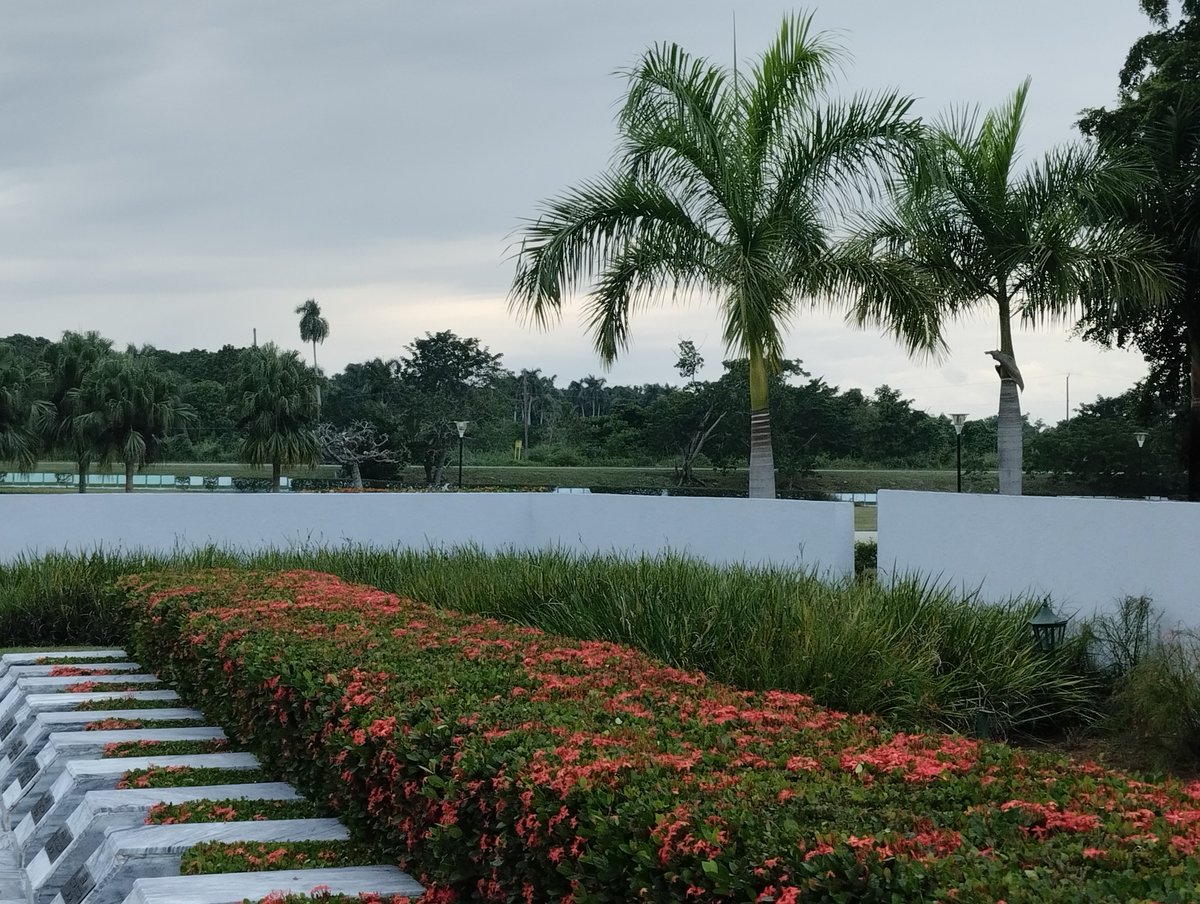 Todo listo en el Mausoleo al Soldado Internacionalista Soviético, en #LaLisaViveEnMí para el acto en conmemoración de la Revolución de Octubre de 1917.