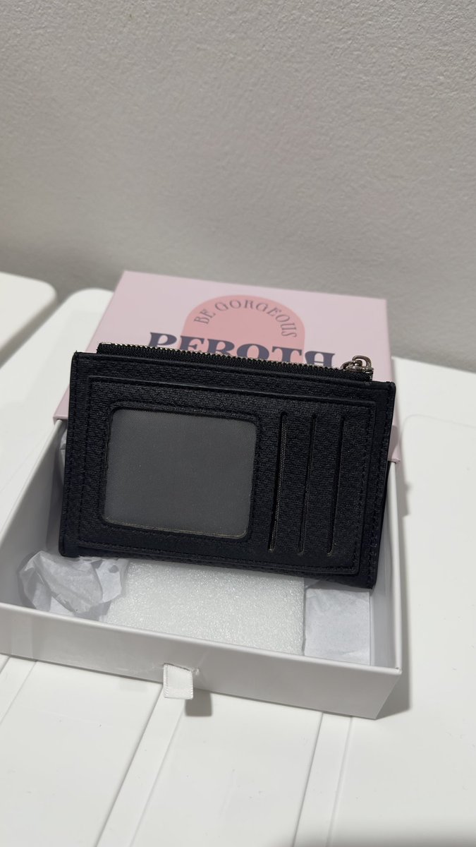 iwanttang3000's tweet photo. PEROTA Poppy Card Holder
กระเป๋าสตางค์ กระเป๋าตัง 
🖤 สีดำ Black
มีกล่อง  ของจริงน่ารักมากก

👛 ราคา 200- รวมส่ง 
สนใจDMครับส่งของวันพรุ่งนี้
#ส่งต่อกระเป๋า #ส่งต่อกระเป๋ามือสอง #ส่งต่อเสื้อผ้ามือสอง #ส่งต่อเสื้อผ้า #เสื้อผ้ามือสอง #ส่งต่อกระเป๋าเงิน https://t.co/SEyuHaNk60