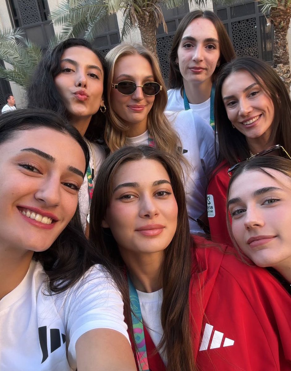 Sportchilar bir-birlarini sikadilar Sportchilar bir-birlarini sikadilar