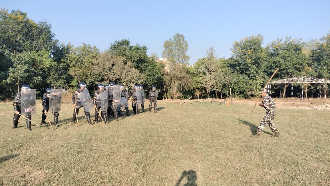 आज दिनांक 07 नवंबर 2025 को सशस्त्र सीमा बल अकादमी,  भोपाल में संचालित 13th AC (LDCE) कोर्स के प्रशिक्षु अधिकारी Roit Control drill का अभ्यास करते हुए ।
<a href="/SSB_INDIA/">Sashastra Seema Bal</a>