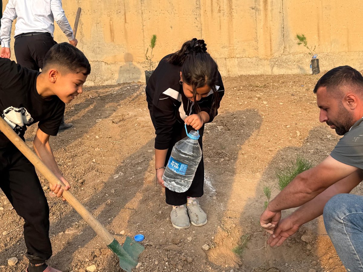 Kaymakamımız Sayın Çağlar PARTAL, Yeşil Silopi Projesi kapsamında Gümrük Lojmanları bölgesinde gerçekleştirilen ağaçlandırma etkinliğine katıldı. 

instagram.com/p/DQweoNxjAq0/…