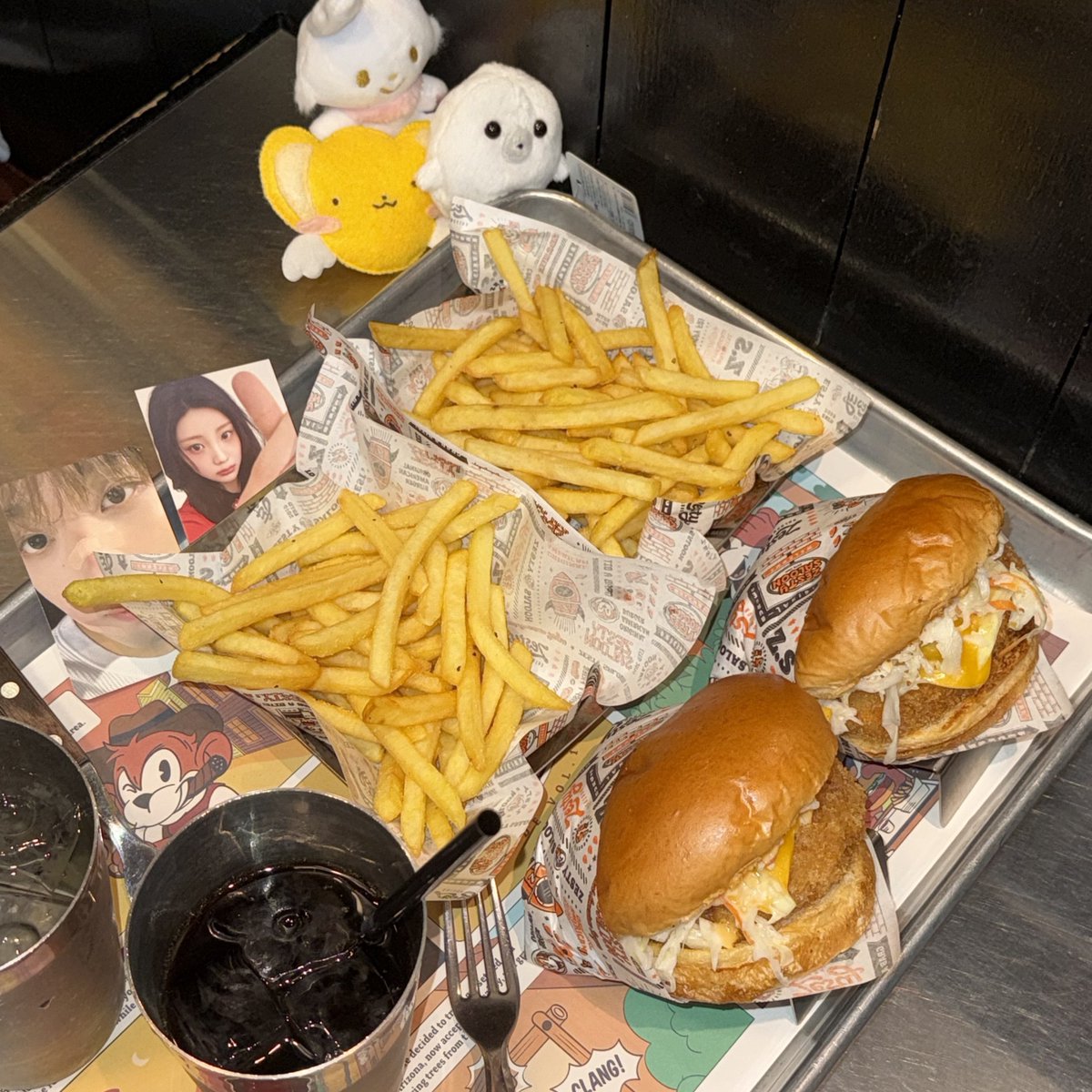fsloversf's tweet photo. 아드리맘정모하는날 = 맛난거먹는날💕💕 https://t.co/SbnDaFvJjZ