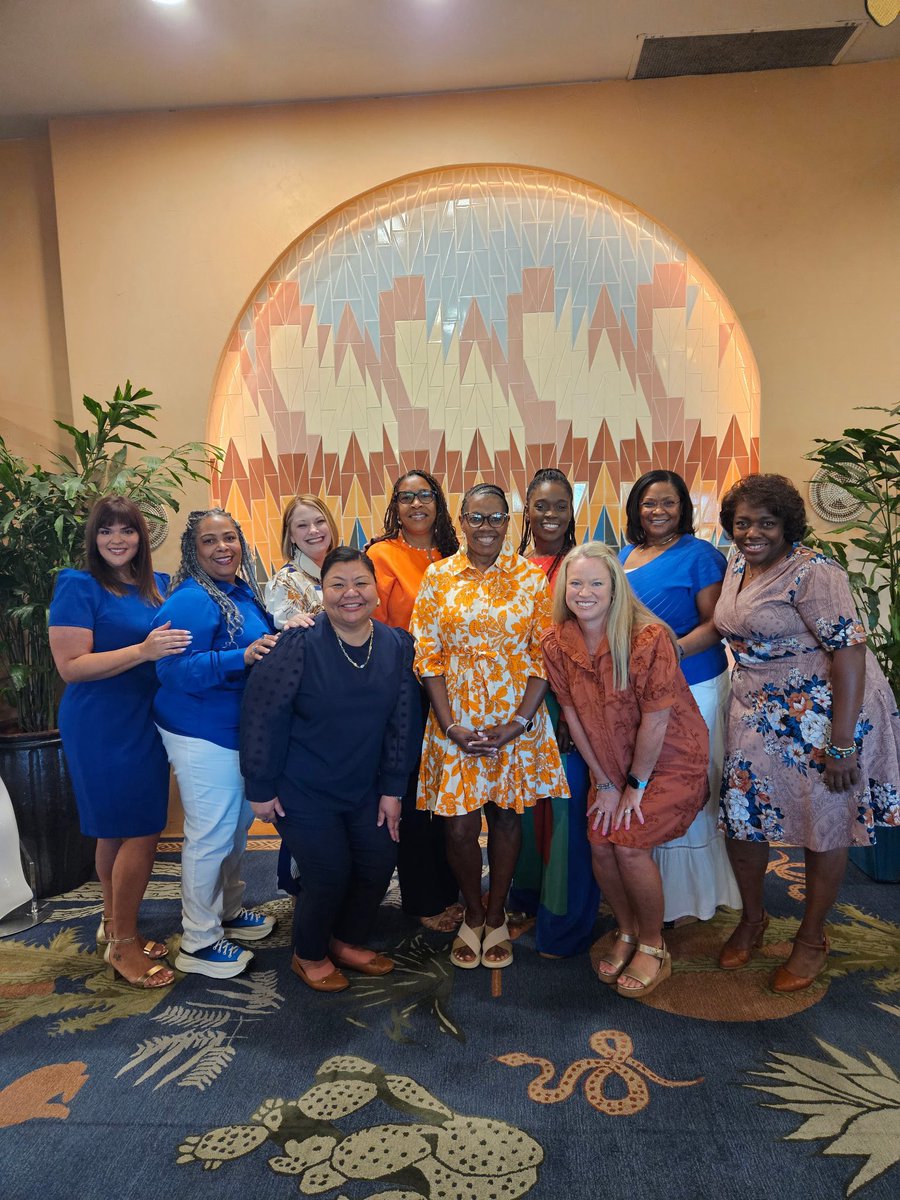 ChristinaHulin's tweet image. What am I thankful for this November? The opportunity to work with all of the amazing leaders @NIETteach!  Surrounded by passion, grit, and greatness day in and day out🧡 #ThankfulForLearning @TheresaHamiton