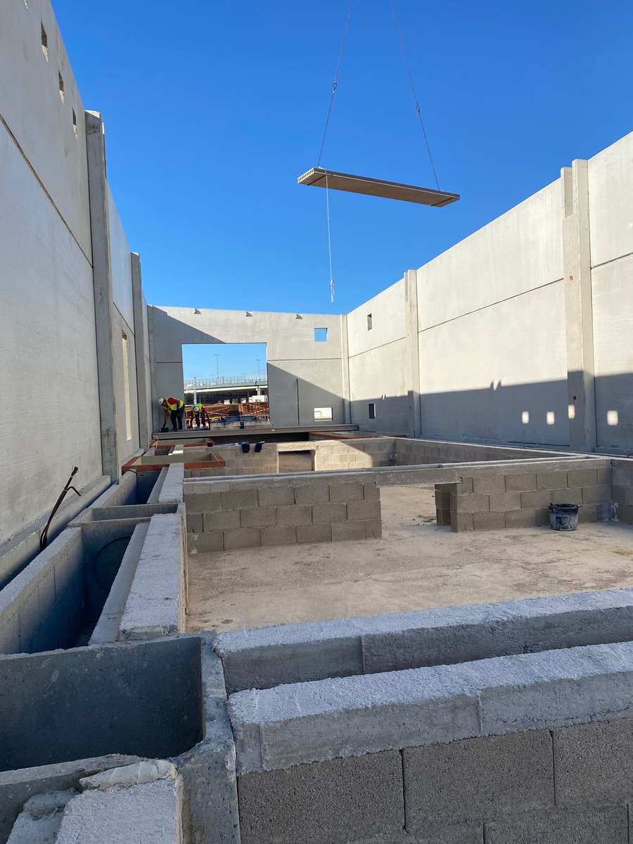 irecfer's tweet photo. 🏗️ Seguimos construyendo futuro en Valencia 🏗️

La obra del edificio de la UPP avanza con paso firme. Cada día se suman nuevos hitos: El recibido del edificio prefabricado que es clave en el proyecto.

Gracias a todos los que lo hacéis posible. ¡Seguimos!

#UPPValencia https://t.co/beO491AaNE