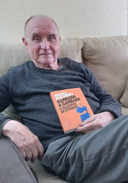 NO VULL SER UN ANCIÀ
La societat em considera un ancià. De fet, se n’és oficialment a partir dels seixanta-cinc. És una consideració que conté una càrrega pejorativa que no admeto de cap manera. Com si un ja no se servís per a res, vaja. En un món regit per la productivitat, als