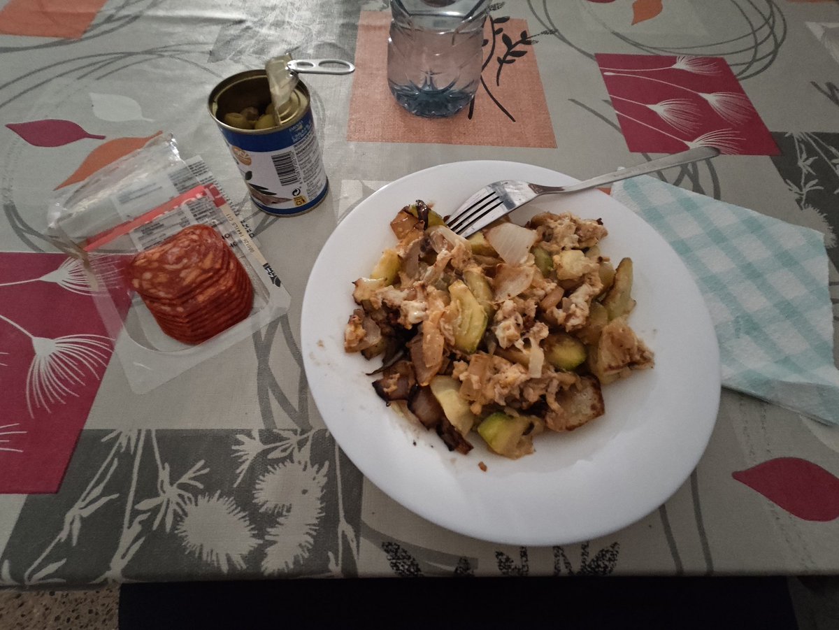 Zarangollo, aceitunas y chorizo murcian people