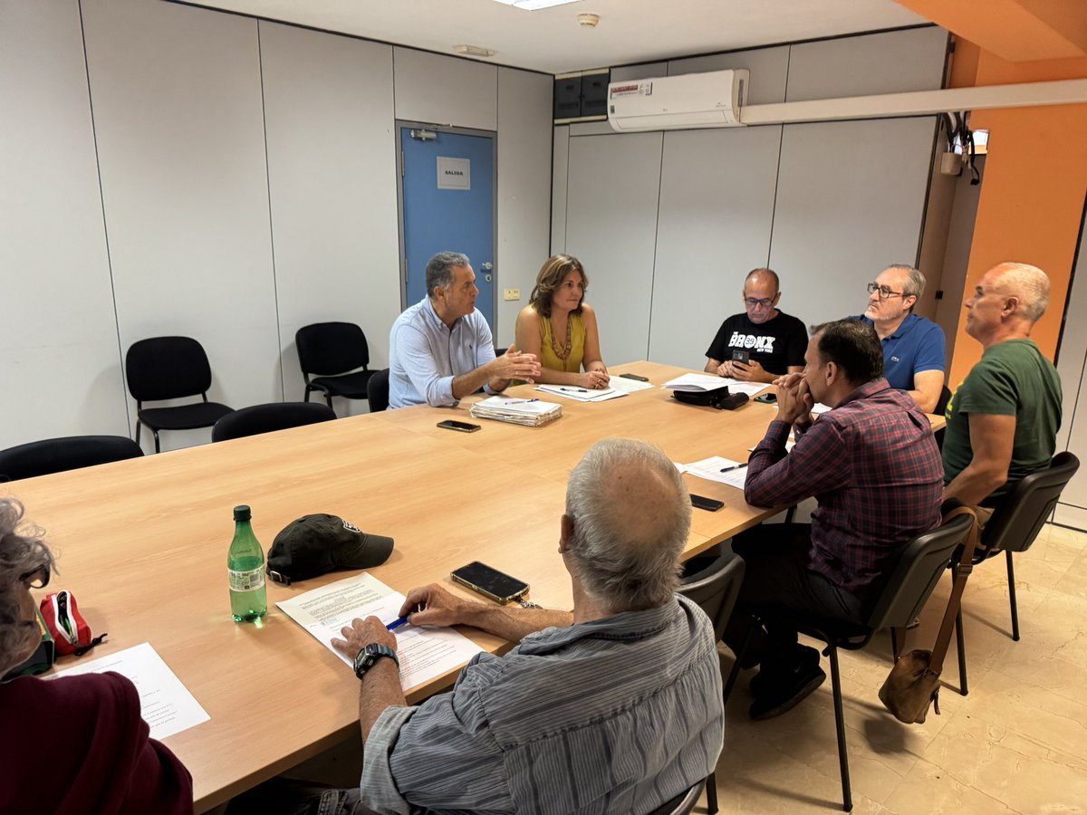 🤝 Reunión con miembros del comité de empresa de recogida de residuos sólidos urbanos.

El Ayuntamiento ha desmantelado el servicio y ahora intenta responsabilizarles de la situación actual.

Aquellos que iban a apoyar lo público, acaban cargándoselo.