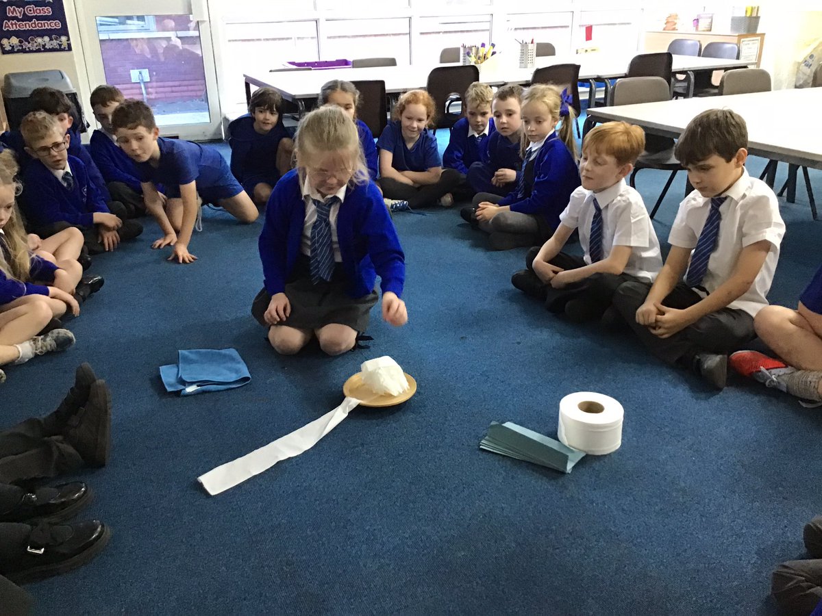 muchwooltony2's tweet photo. Testing the absorbency of different materials in science. 💧🧻🧽 @muchwooltonsch #muchwooltonscience https://t.co/ZJGJP6QhSj