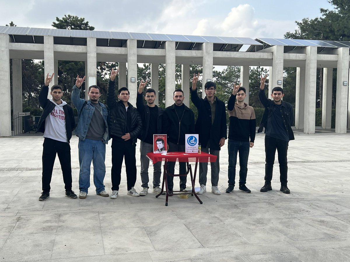 ituulkuculeri's tweet photo. İstanbul Teknik Üniversitesi Ülkücüleri olarak,

Vefatının sene-i devriyesi vesilesiyle, Yaşar Özcivlez Ağabeyimiz başta olmak üzere tüm şehitlerimizin hayrına Cuma namazına muteakiben lokum ikramında bulunduk.

ilk şehidimiz Ruhi Kılıçkıran’dan son şehidimiz Fırat Yılmaz Çakıroğlu’na kadar tüm Ülkücü şehitlerimizi rahmetle anıyoruz.
Ruhları şâd, mekânları cennet olsun.