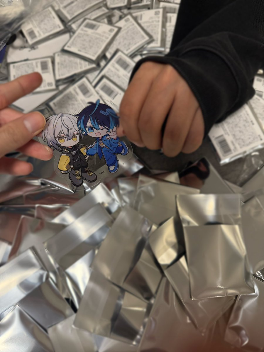 EL6 デビュー缶バッジ 832 サイン有 💎 公式からのお知らせ