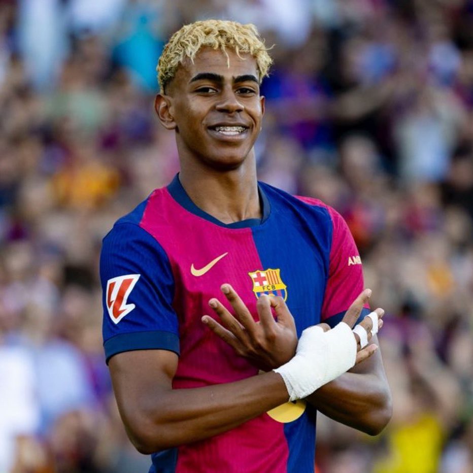 FabrizioRomano's tweet photo. 🚨 Laporta: “Lamine Yamal is making an enormous effort with the pubalgia. He's a fantastic and committed player”.

“Going to the national team is an honor. Lamine is incredible. But I'd like Spain to manage his playing time better. I consider Lamine to have exceptional skills”. https://t.co/woTQ6IGbyl
