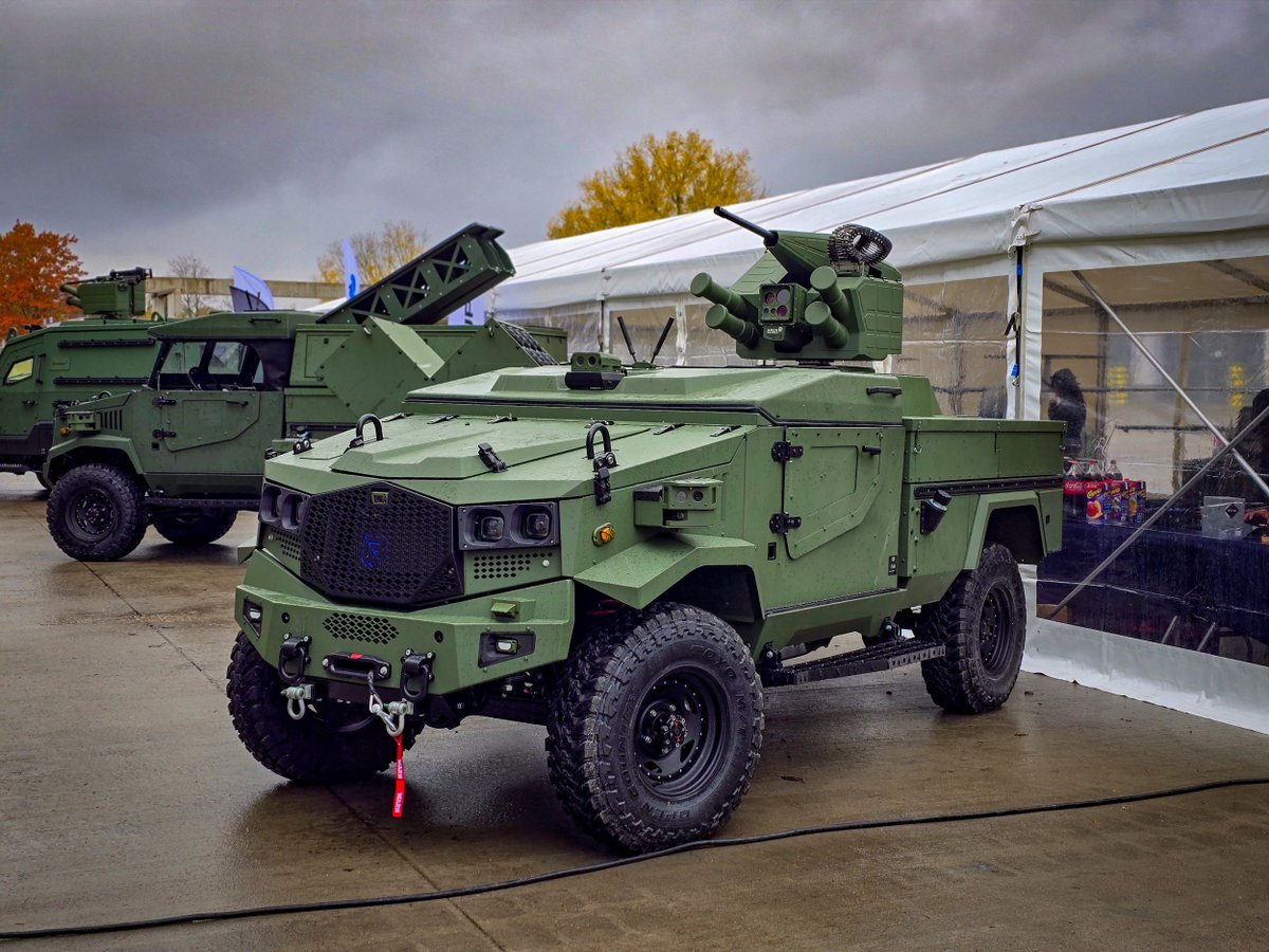 WBGroup_PL's tweet image. "Polish @WBGroup_PL staged a live demonstration at the Wesoła training area for the NATO Parliamentary Assembly’s Defence and Security Committee on 28 October 2025, showing a Future Task Force (#FTF) platoon linking #Flytronic #FlyEye and #FT-5 UAS with multiple Warmate variants
