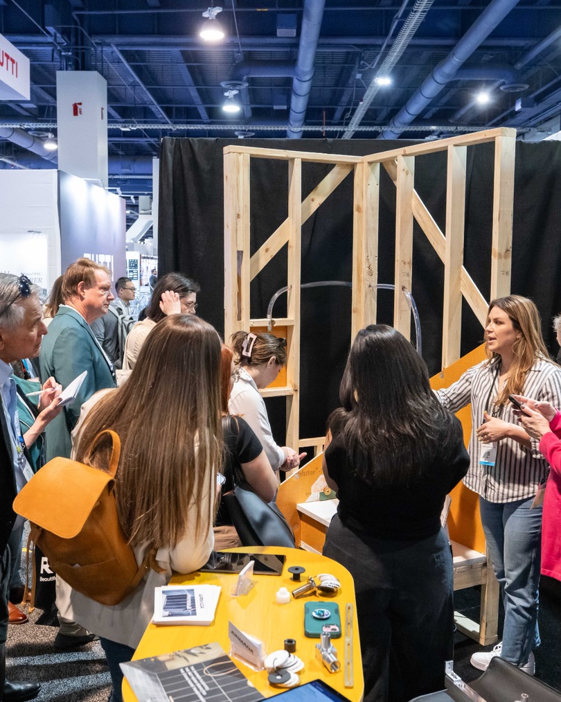 KBIS's tweet image. Last call for the Hard Hat Media Tour! 👷

Got a product that deserves the spotlight? The Hard Hat Media Tour gives select brands the chance to pitch directly to top editors and journalists before the #KBIS2026 show floor even opens.

🔗 kbis.com/exhibitor/hard… 

📸 Emerald/KBIS