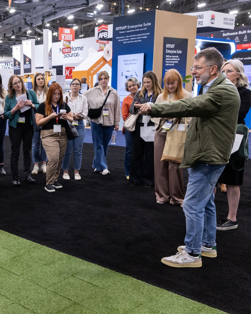 KBIS's tweet image. Last call for the Hard Hat Media Tour! 👷

Got a product that deserves the spotlight? The Hard Hat Media Tour gives select brands the chance to pitch directly to top editors and journalists before the #KBIS2026 show floor even opens.

🔗 kbis.com/exhibitor/hard… 

📸 Emerald/KBIS