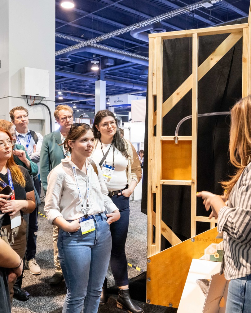 KBIS's tweet image. Last call for the Hard Hat Media Tour! 👷

Got a product that deserves the spotlight? The Hard Hat Media Tour gives select brands the chance to pitch directly to top editors and journalists before the #KBIS2026 show floor even opens.

🔗 kbis.com/exhibitor/hard… 

📸 Emerald/KBIS