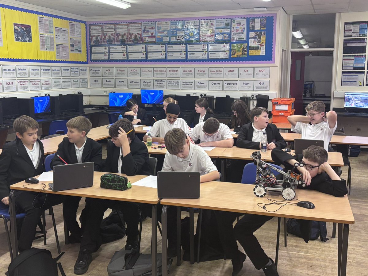 BCA_Computing's tweet image. Engineering club underway… #STEM #ComputerScience #Coding