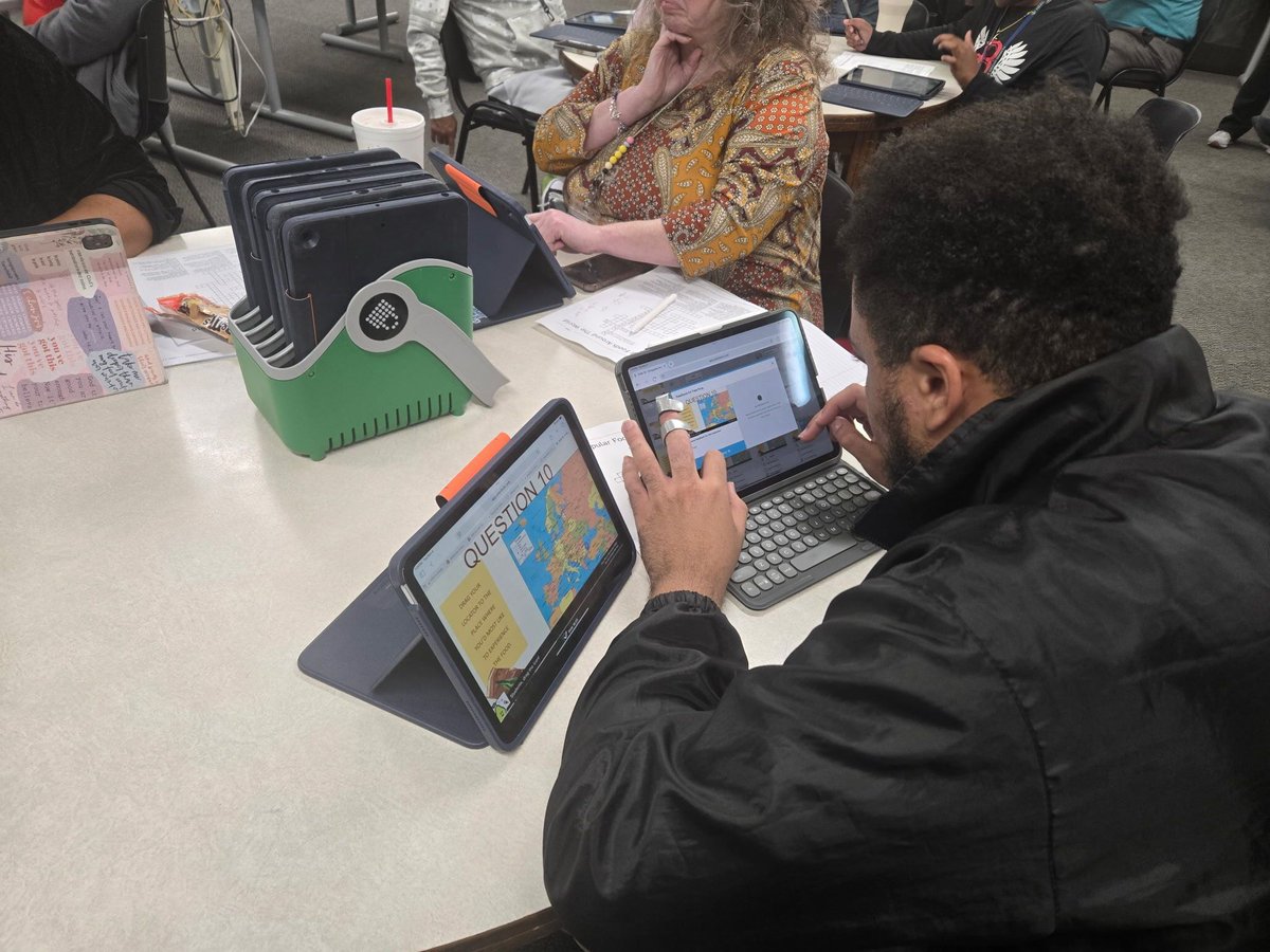 gccisd_edtech's tweet image. Our HS EdTech team collaborated with AVID campus coordinators to explore digital tools like MagicSchool Students, Canva, and My Short Answer. We aimed to enhance AVID strategies and tutorial methods to support student inquiry, collaboration, and college readiness.