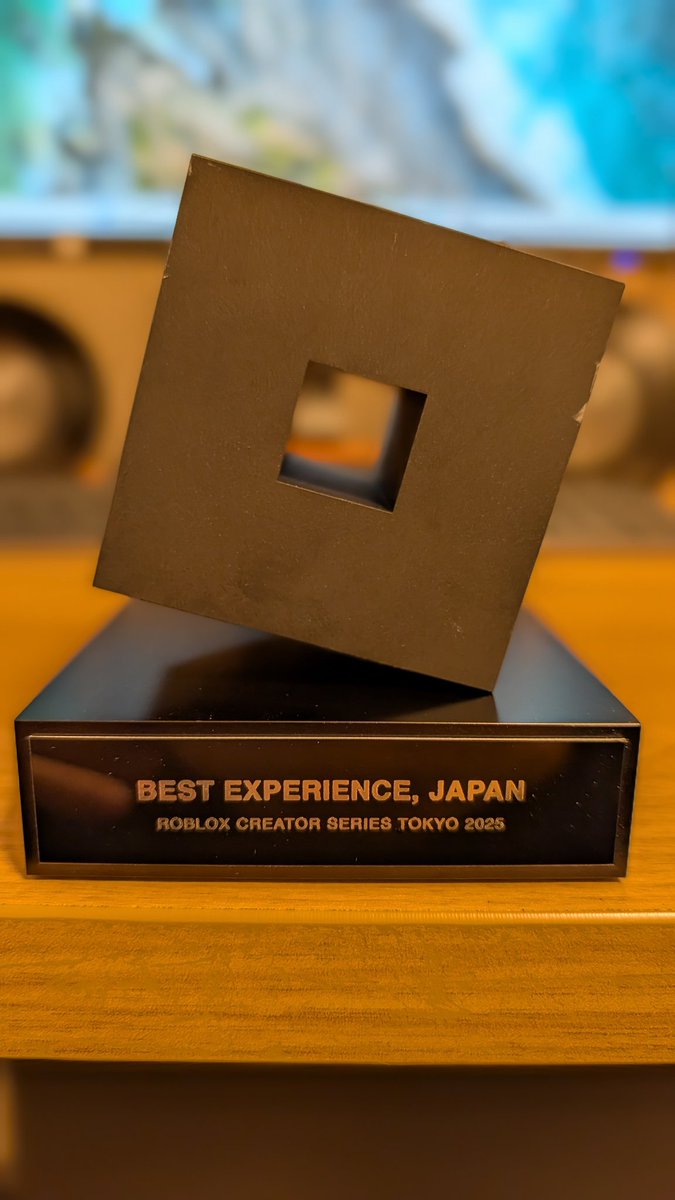 manato988's tweet image. RCS TOKYO2025で賞を頂きました！
急に壇上に呼ばれたのでびっくりしました笑
ロブロックスに関わっている方とリアルにお話できて良かった！
あとヒカキンさんとれじぇくんを生で見れて楽しかったです！