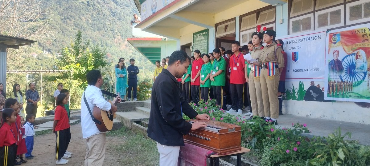 MachongNss's tweet photo. @150 years of Vande Mataram... National song at GSSS MACHONG PAKYONG DIST.SIKKKIM https://t.co/Lihzq8z3MV