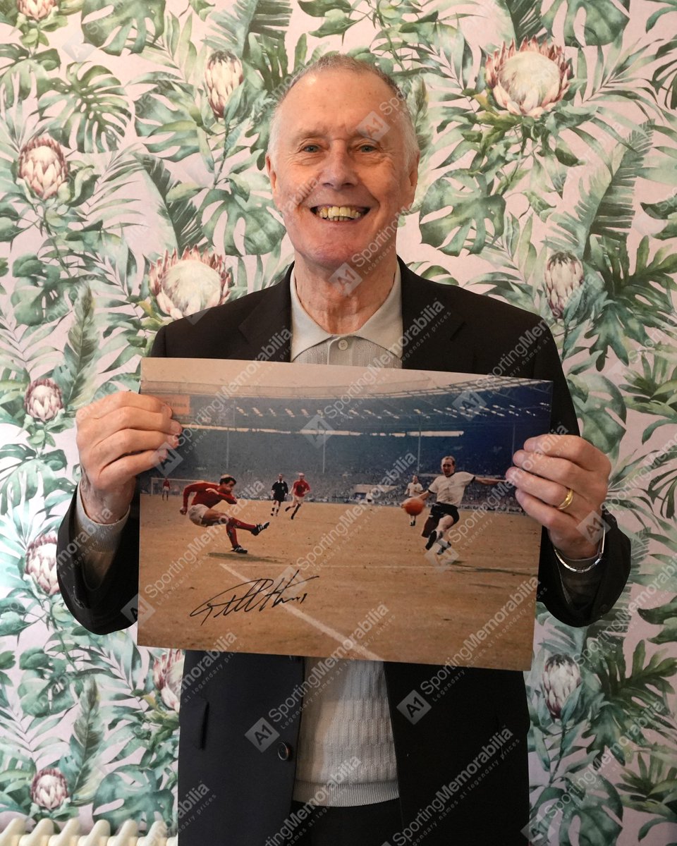 Sir Geoff Hurst scoring in the 1966 World Cup final!⚽️

A moment captured and signed forever!✍️

#SignedMemorabilia #memorabilia