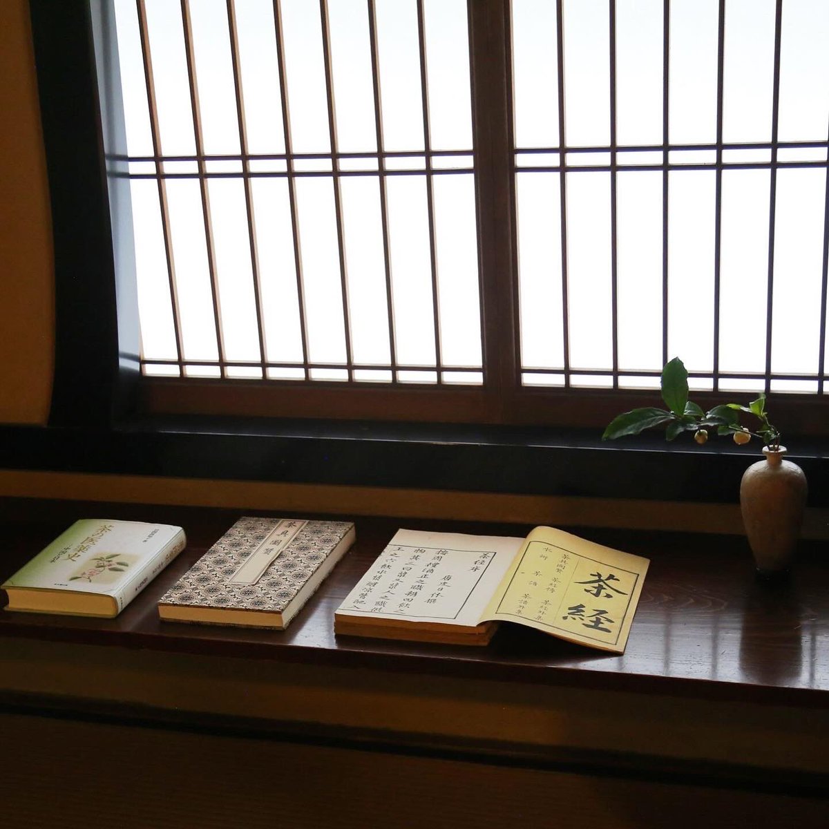 建仁寺　栄西茶会

栄西禅師のお茶

今年の春に美風流の皆で茶摘みし
薪火で蒸し、乾燥させました。

お菓子はうつぎ製の饅頭