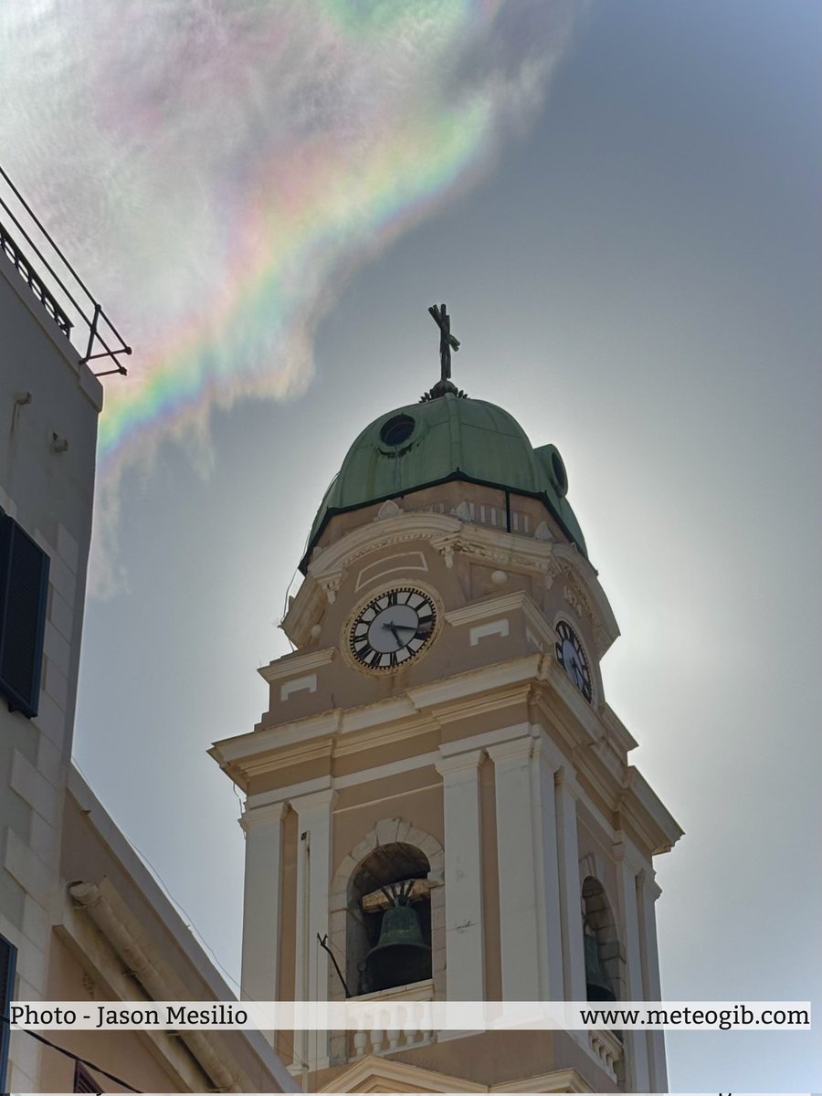 sassworkz's tweet photo. #Gibraltar - 07/11 - some beautiful colourful cloud #iridescence captured in Town this afternoon, thanks to MeteoGib follower Jason Mesilio - the rainbow colours/ iridescence are produced by diffracted sunlight through the ice crystals of the high cirrus clouds we have today. https://t.co/yMJQgod7RS