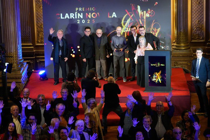 ¡Qué alegría haber sido parte de la fiesta de anoche del Premio Clarín de Novela! Un orgullo que nuestra renovada Casa de la Cultura, una de las cunas del periodismo argentino, haya sido el lugar elegido para la ceremonia. Felicitaciones al ganador, a <a href="/clarincom/">Clarín</a> y a todo el