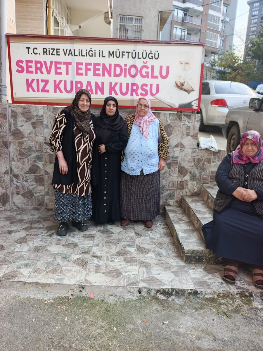 İl Kadın Kolları Yeniköy Mahalle Başkanımız, Yeniköy Mahallesi’nde Kur’an kursu ziyareti gerçekleştirdi.