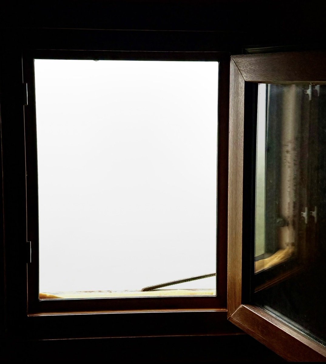 “ Kendi güneşini çizmelisin,
Çünkü bazen dünya sisli bir sabaha uyanır…”