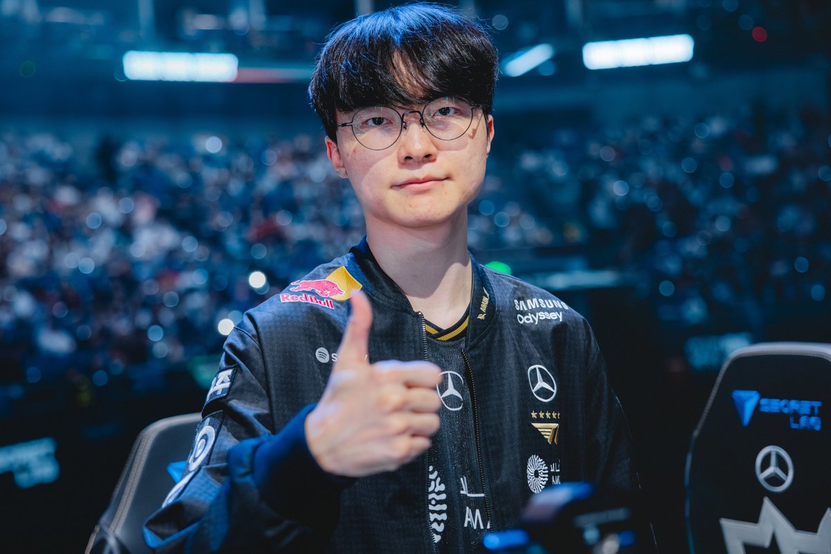 ImJadenx's tweet photo. Faker: "La razón por la que sigo esforzándome como pro no es por mi carrera o la fama, sino porque me parece muy emocionante seguir ganando y compitiendo. Además, siempre me esfuerzo al máximo para brindar grandes actuaciones y momentos de gloria a quienes siempre me han apoyado" https://t.co/66PFSaQYJR