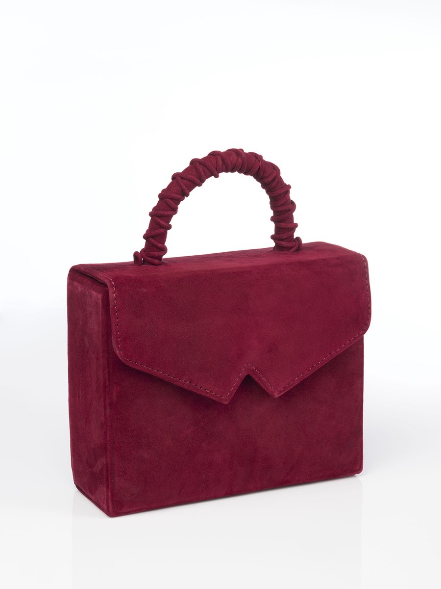 FitzMuseum_UK's tweet photo. 👜 Empire, craft and labour – discover the hidden histories behind some of the world’s finest leatherwork in 'Bound Together: Leather from Northern Nigeria'.

📍 Open now in Gallery 14, Shiba Gallery
✨ Free entry 
🔗 Visit our website to learn more: https://t.co/wygFRgWPcB https://t.co/Ig5KvZvA9E