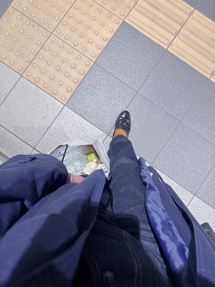 mugi_kithune's tweet photo. 夜行バスで出張行くぞ
がんばろっ https://t.co/XE2rdoJzLm