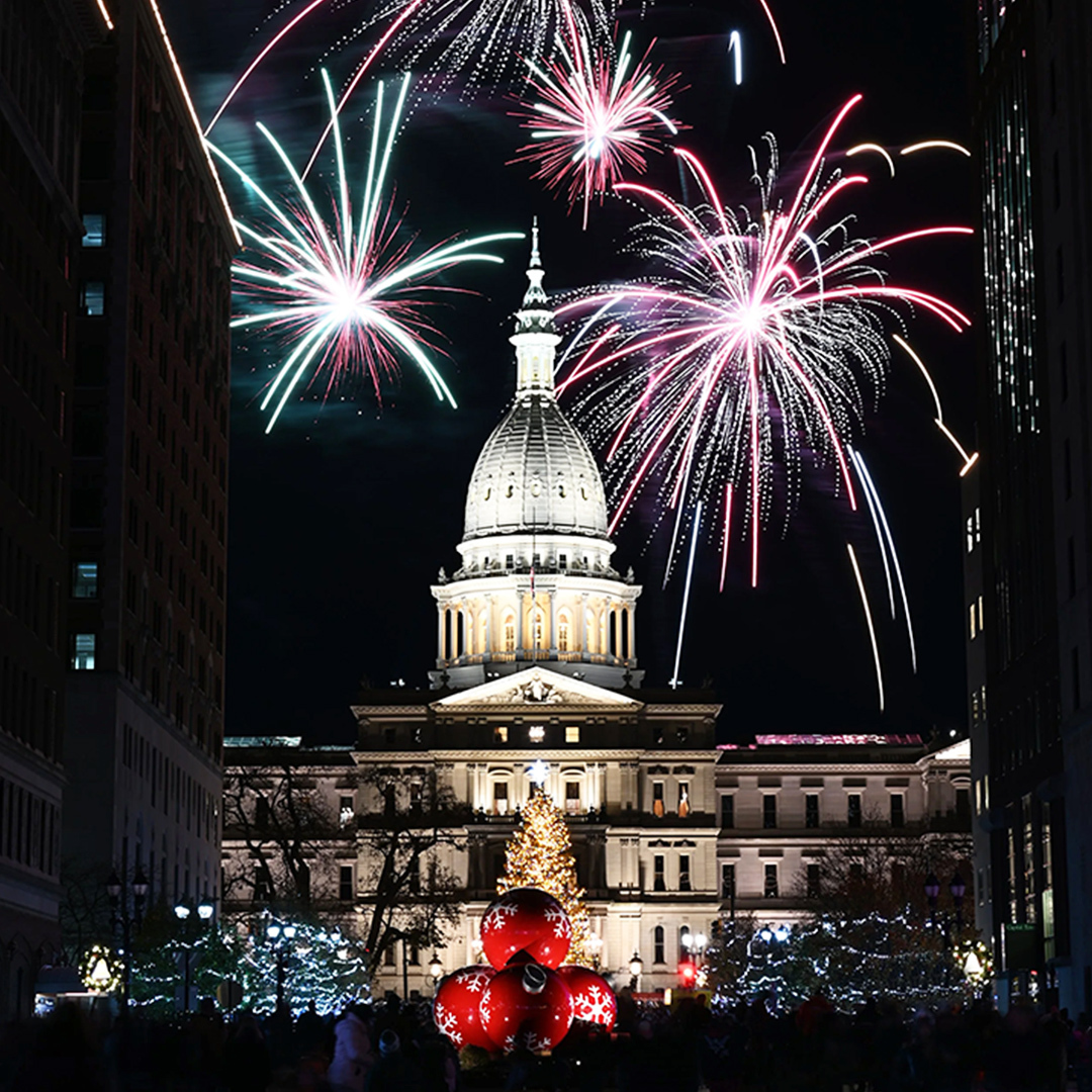 indiantrailsbus's tweet image. Silver Bells in the City returns to Lansing Nov. 21 🎄

🛍️ Shop Silver Bells Village 5-9 p.m.
🎺 Parade at 6 p.m.
🌲 Tree lighting at 7:25 p.m.
🎶 Community choir + drone show at 7:30 p.m.

Kick off the holidays in the capital! #SilverBellsLansing

#IndianTrails #LinkInBio