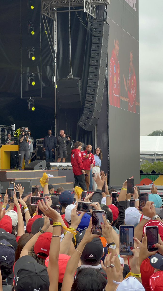 Vi o <a href="/LewisHamilton/">Lewis Hamilton</a> de perto 😀