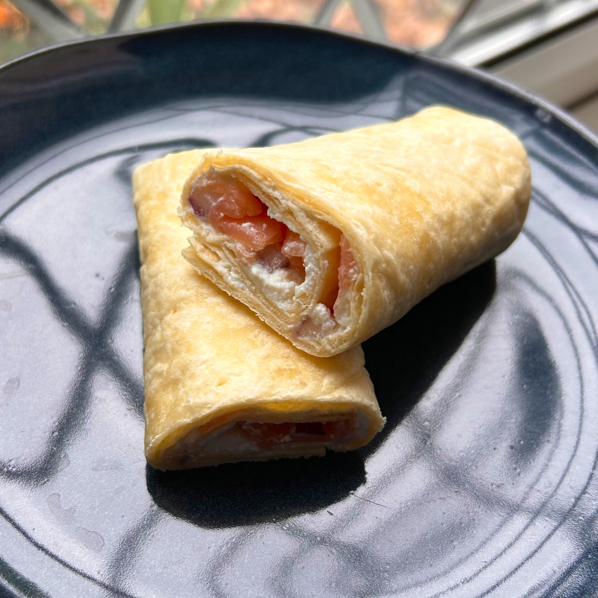silverredeats's tweet image. Ricotta and smoked salmon wrap anyone? 😋
