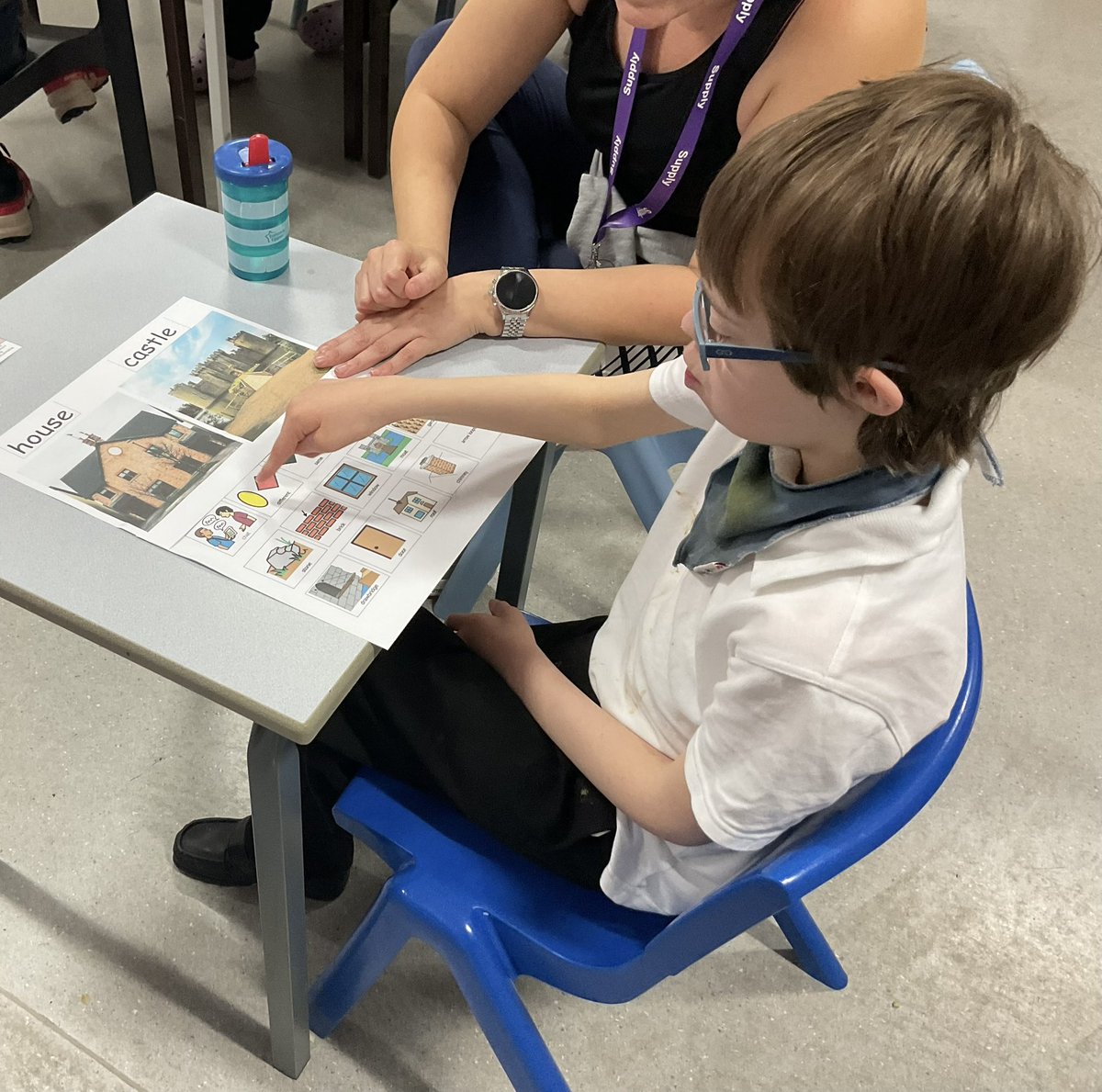 Gold class have been learning about Medieval castles. The pupils compared a Medieval castle to a house and were able to communicate about the similarities and differences. The pupils are now creating their own model of a Medieval castle, we will share our creations soon! 🏰