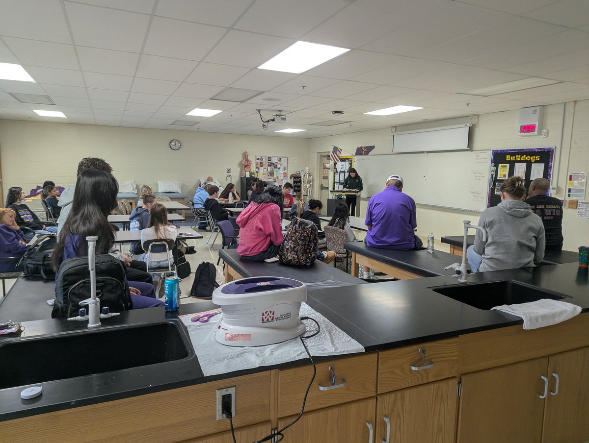 Mya Frank teaching <a href="/SmyrnaHighFCA/">Smyrna FCA</a> about being honest with people around us, with God, and ourselves. Blessed to see God using our students in amazing ways! <a href="/SmyrnaBulldog/">Smyrna Bulldog</a> <a href="/DrPruitt_SHS/">Courtney Pruitt</a>