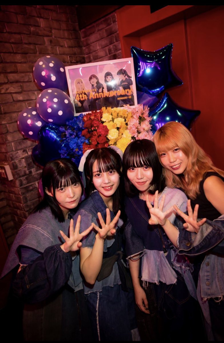 #BLUEGOATS

4人が歌うと
周りのみんなが一つになる
年の差なんか関係無い
おんなじ場所で
めんばーと仲間達で
でっかい声出しながら
となりの人と肩組みながら
うたってる俺達がいた

🩵🐐🐐BLUEGOATS🐐🐐🩵

出会ってくれて
ありがとう！

#BLUEGOATS祝4周年

最高の4人