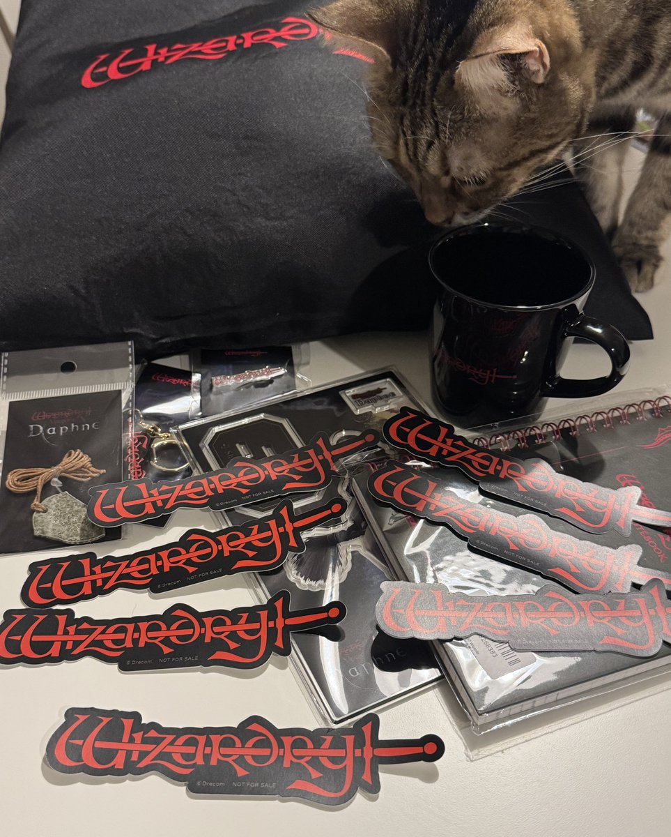 「ウィザードリィポップアップショップ」開催中のオリオン書房ノルテ店さんへお買い物に。
2000円毎に一枚貰えるステッカーがマットな仕上がりでカッコいい。いっぱい貰った。
ブレバス単行本もいっぱい置いて下さっててとても嬉しい！ありがとうございます！
#ブレバス #ウィザードリィ #ウィズダフネ