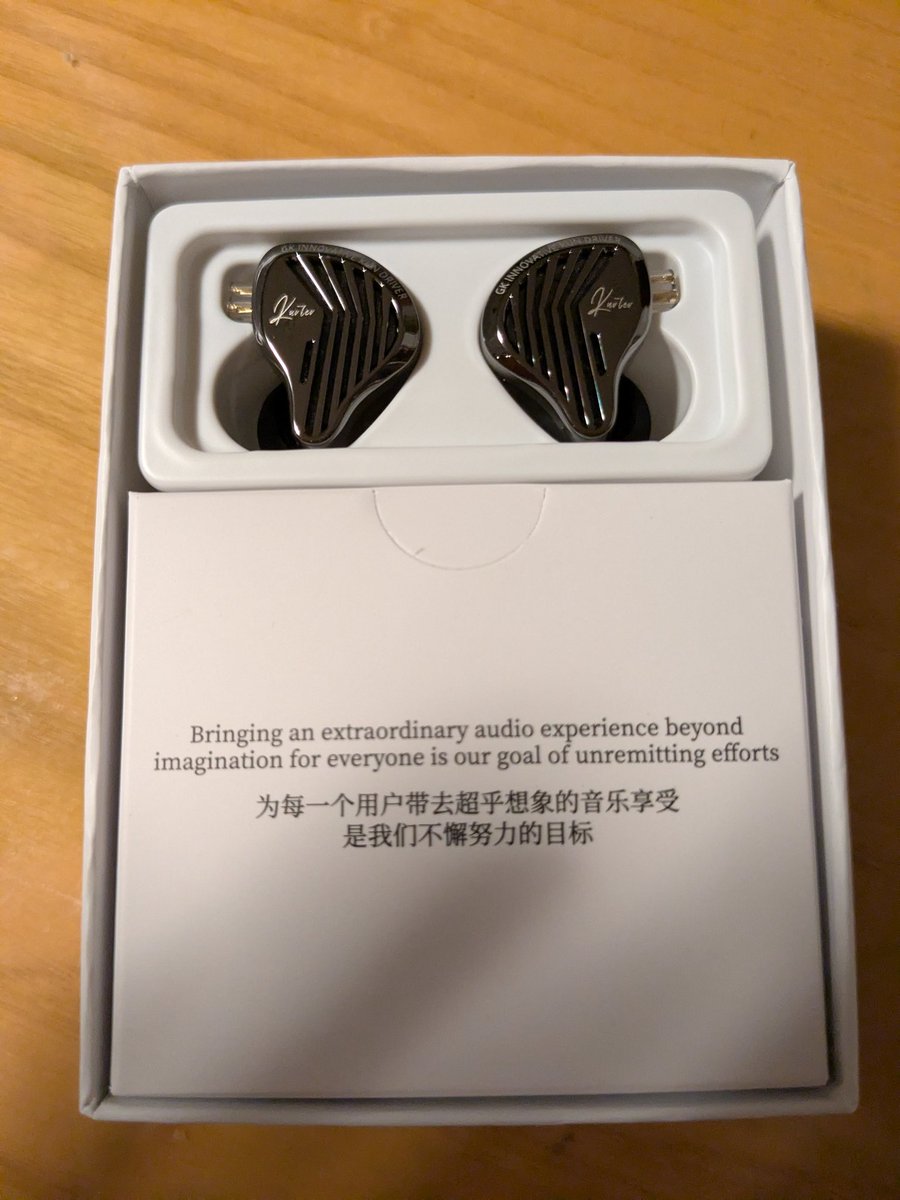 GKさん(<a href="/GK_GrooveKeeper/">GK Official</a>)の企画で当選したGK kuntenが着弾しました(*´˘`*)

見た目格好いい✨
予想に反してフラットに近い聴きやすい音✨ボーカルは前に出てくる感じ。音場も良好なので、2000円ならかなりコスパ良いのではないでしょうか(*´˘`*)