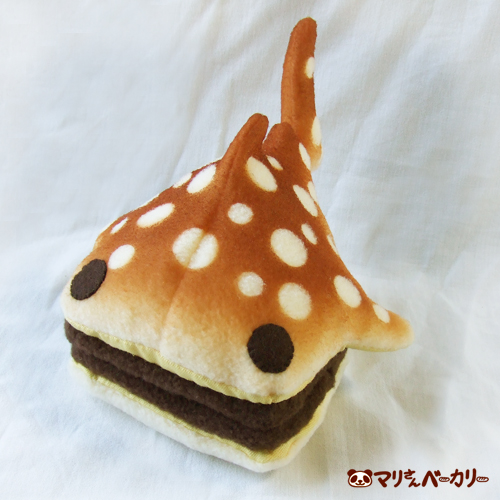 マリさんベーカリーとは】メロンパンのベレー帽やジンベエザメの