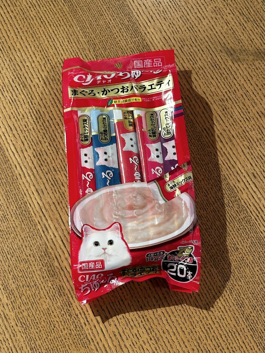 今日はCRACKSのU-JIROが来て
くれたので飲んだくれた。
いつもありがとう！
差し入れも感謝です。