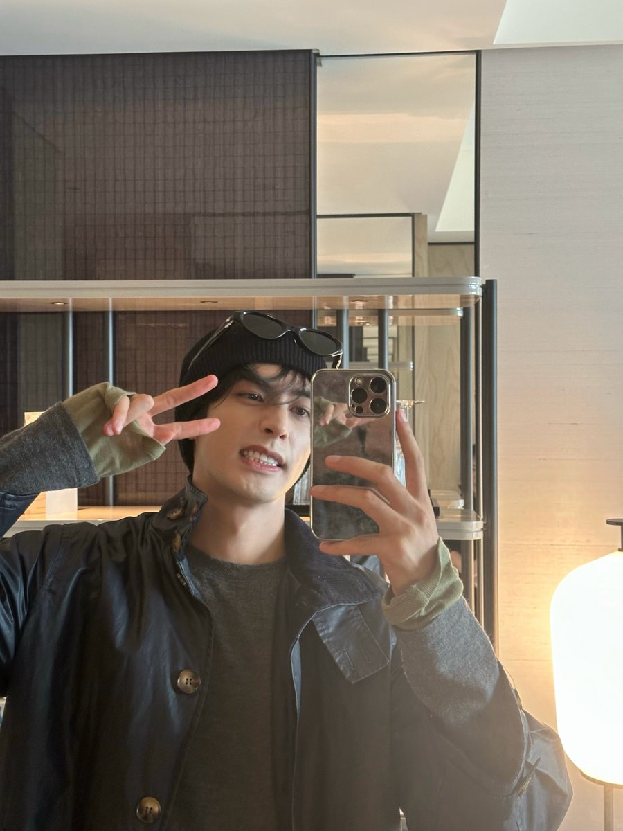 dramapotatoe's tweet photo. #SongWeilong shares new selfies

More - https://t.co/VtjpSqGwFT https://t.co/T1DqeUVX65