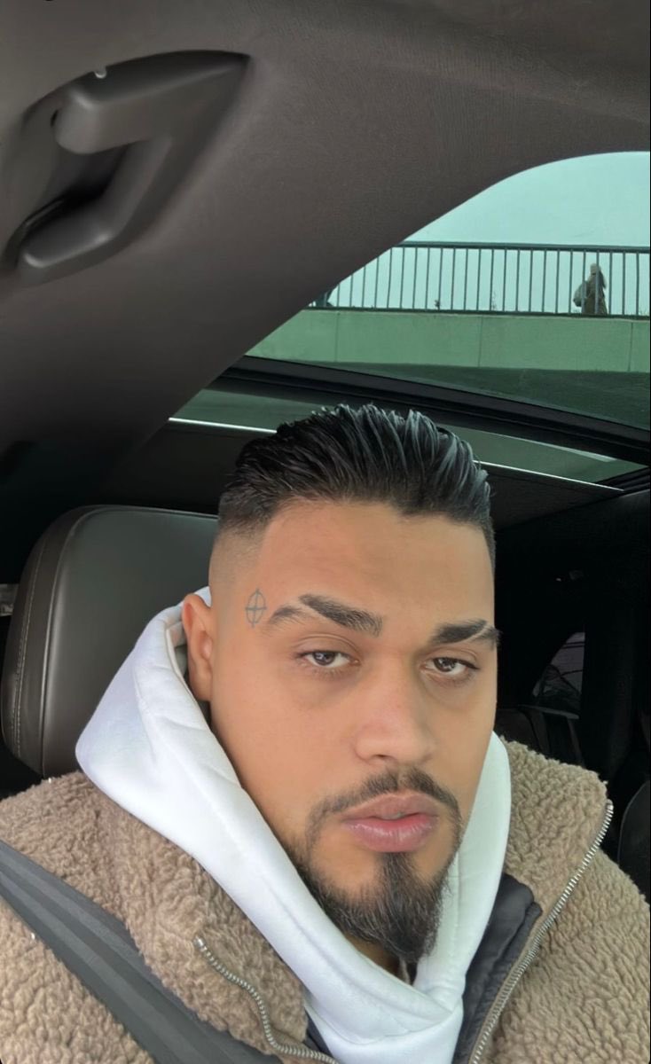 gusholderhaber's tweet image. Lvbel C5:

“Ben namazında niyazında adamım”