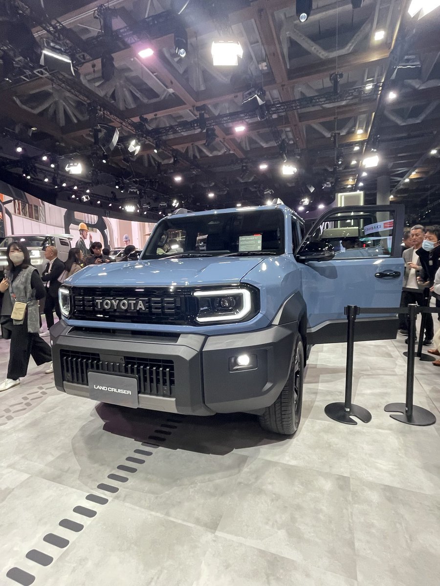 ジャパンモビリティショーに行ってきたけどセンチュリーとかレクサスとかカッコいい車いっぱいやった🚗