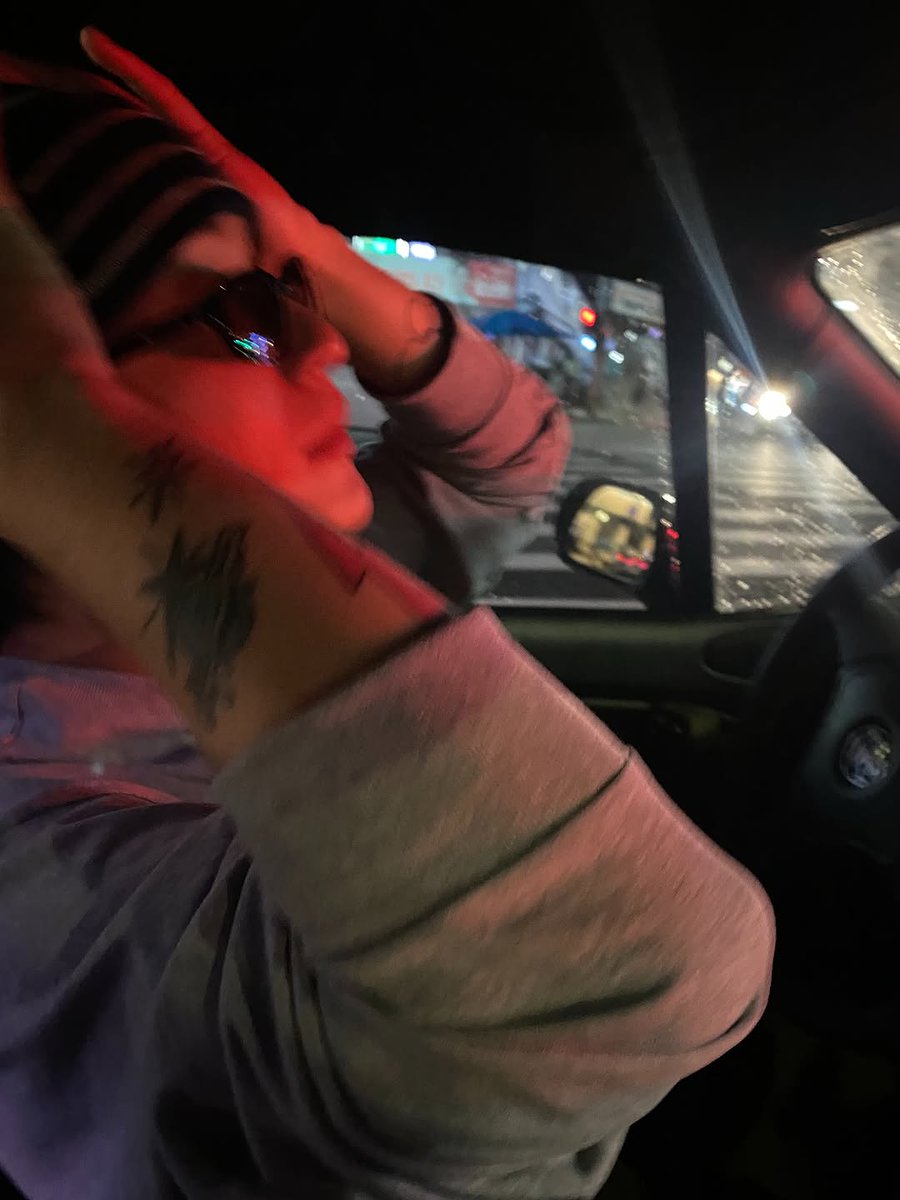 niellpage's tweet photo. HE CAN DRIVE. ACTUALLY. DRIVES ME CRAZY. https://t.co/plkUmcgudS
