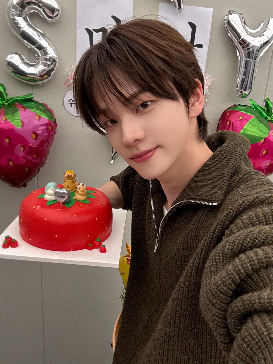 아진짜레전드귀여운아기에서레전드잘생긴남자로큰거새삼너무감동적이라서눈물나네오늘은정말축복받은날이맞으시다