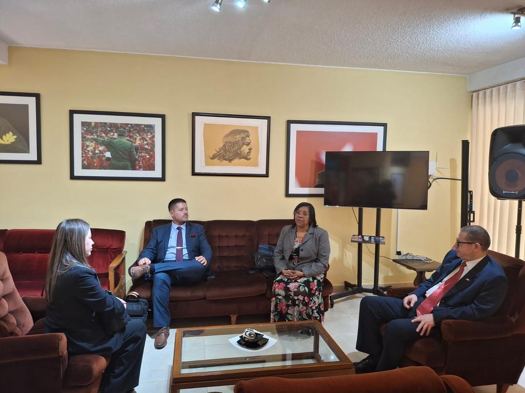 Como acción de internacionalización se firmó el Convenio Marco de cooperación entre el <a href="/IPedagogicas/">@ICCP</a> y el Instituto Superior Tecnológico Compu Sur de Ecuador, con condición de Superior Universitario

En representación nuestra firmó el embajador de #Cuba en Ecuador <a href="/letraconfilo60/">Basilio A.Gutiérrez</a>