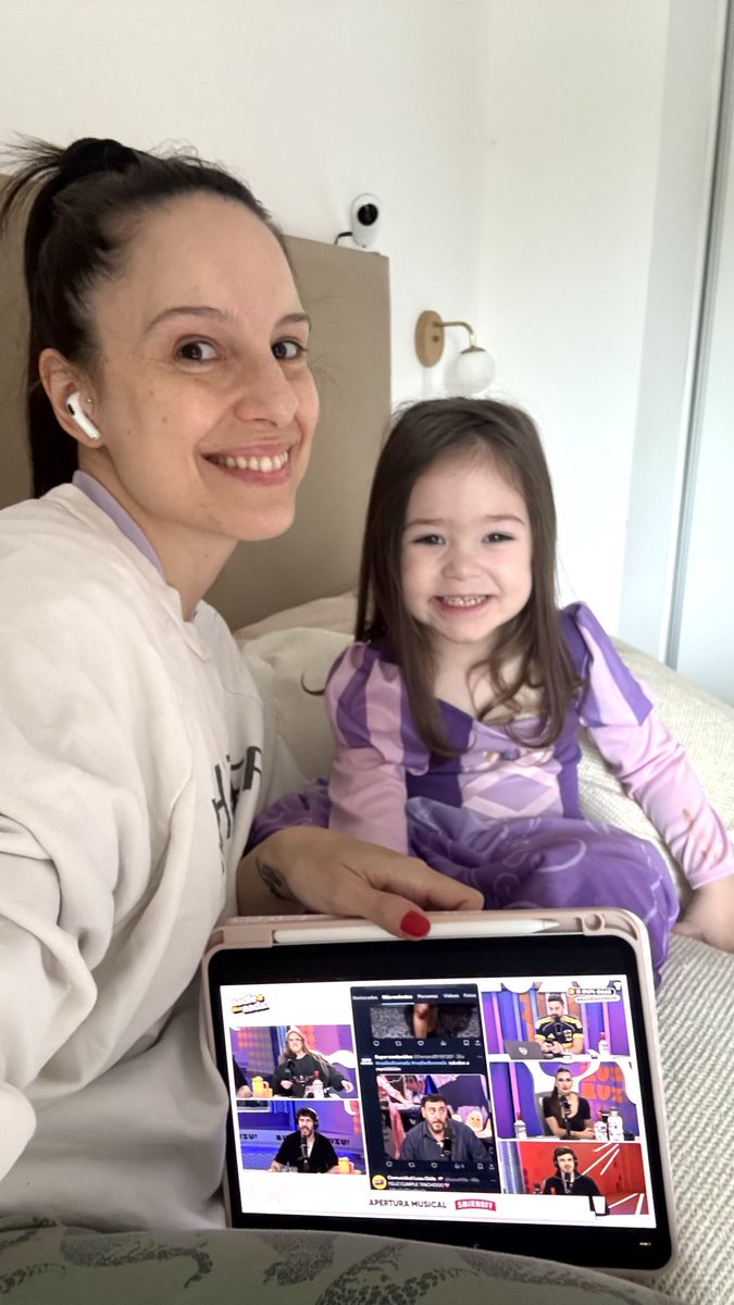 Eubnd's tweet photo. Feliz cumple Tincho! Te amamos! Acá con Rapunzel que tuvo plenaria en el jardín! 💕 #nadiedicenada #ndn https://t.co/osVGLnhowx